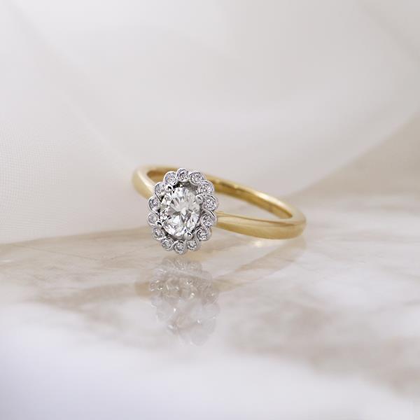 Canadian Maple Leaf Diamond Engagement Ring (33959)